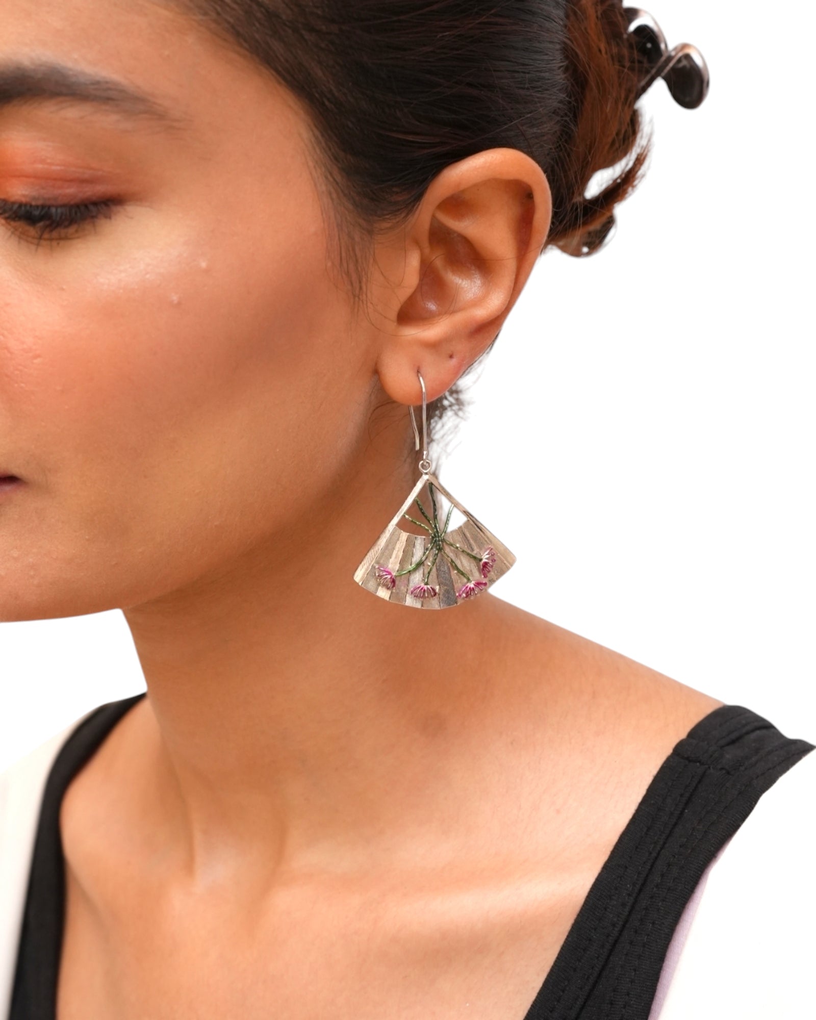 Model wearing Ventola Earrings from SU Jewelry’s Soffio Collection

