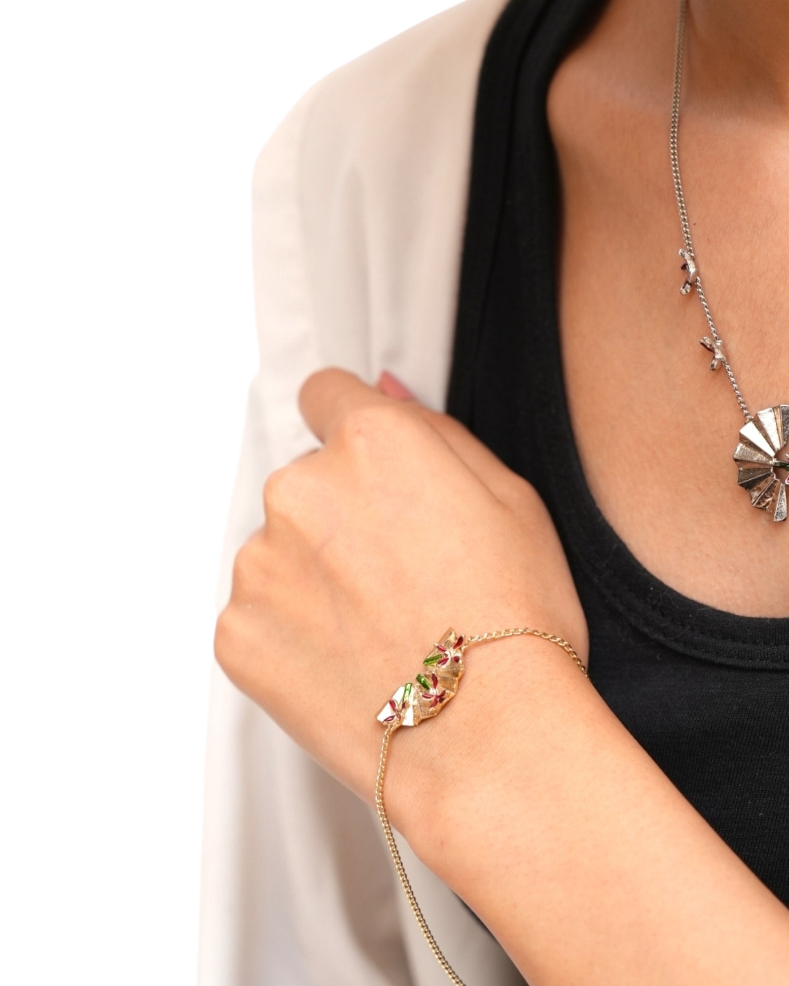 Model wearing Rossi Bracelet from SU Jewelry’s Soffio Collection

