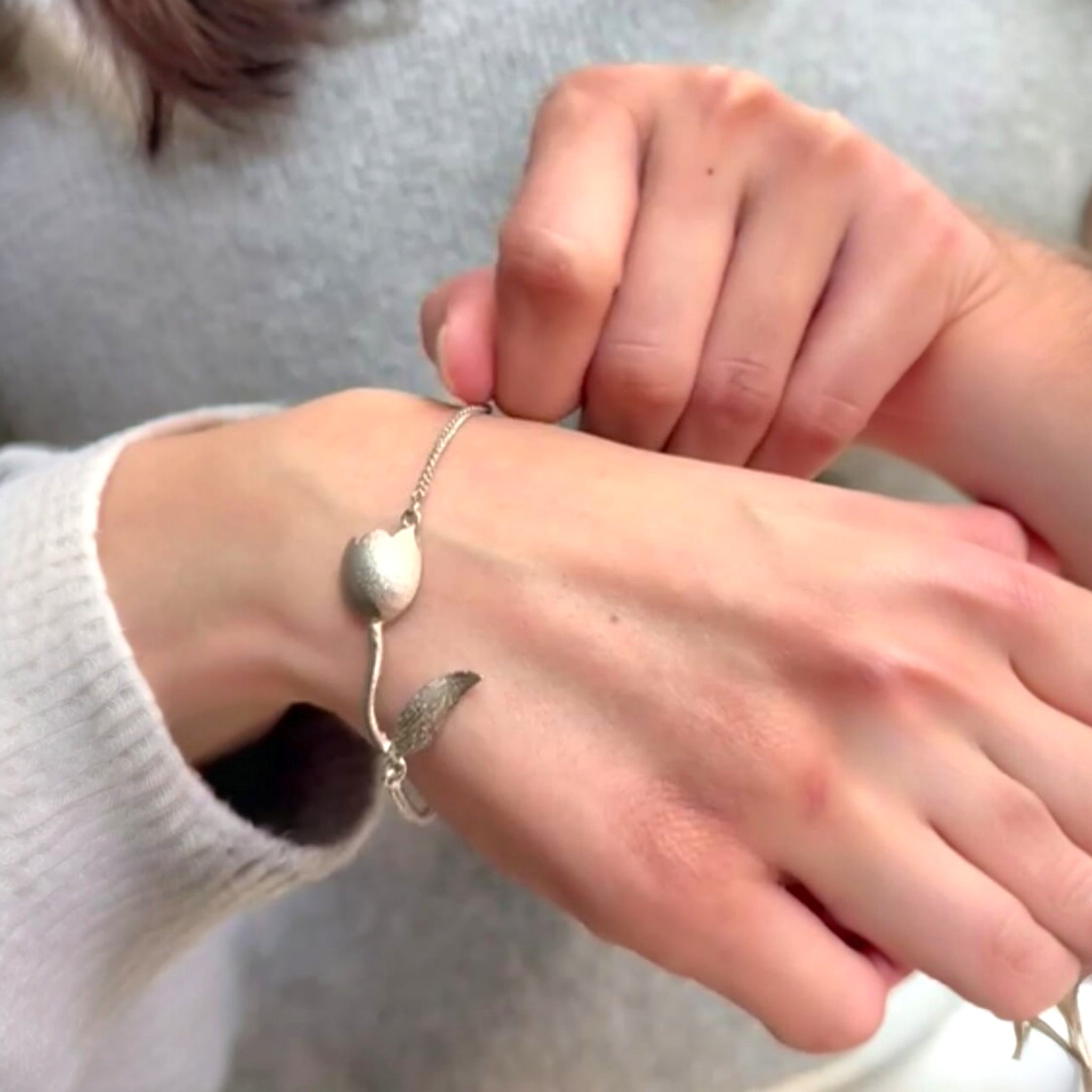 "SU Jewelry Moonlight Bloom Bracelet – Botanical Lily of the Valley Design"

