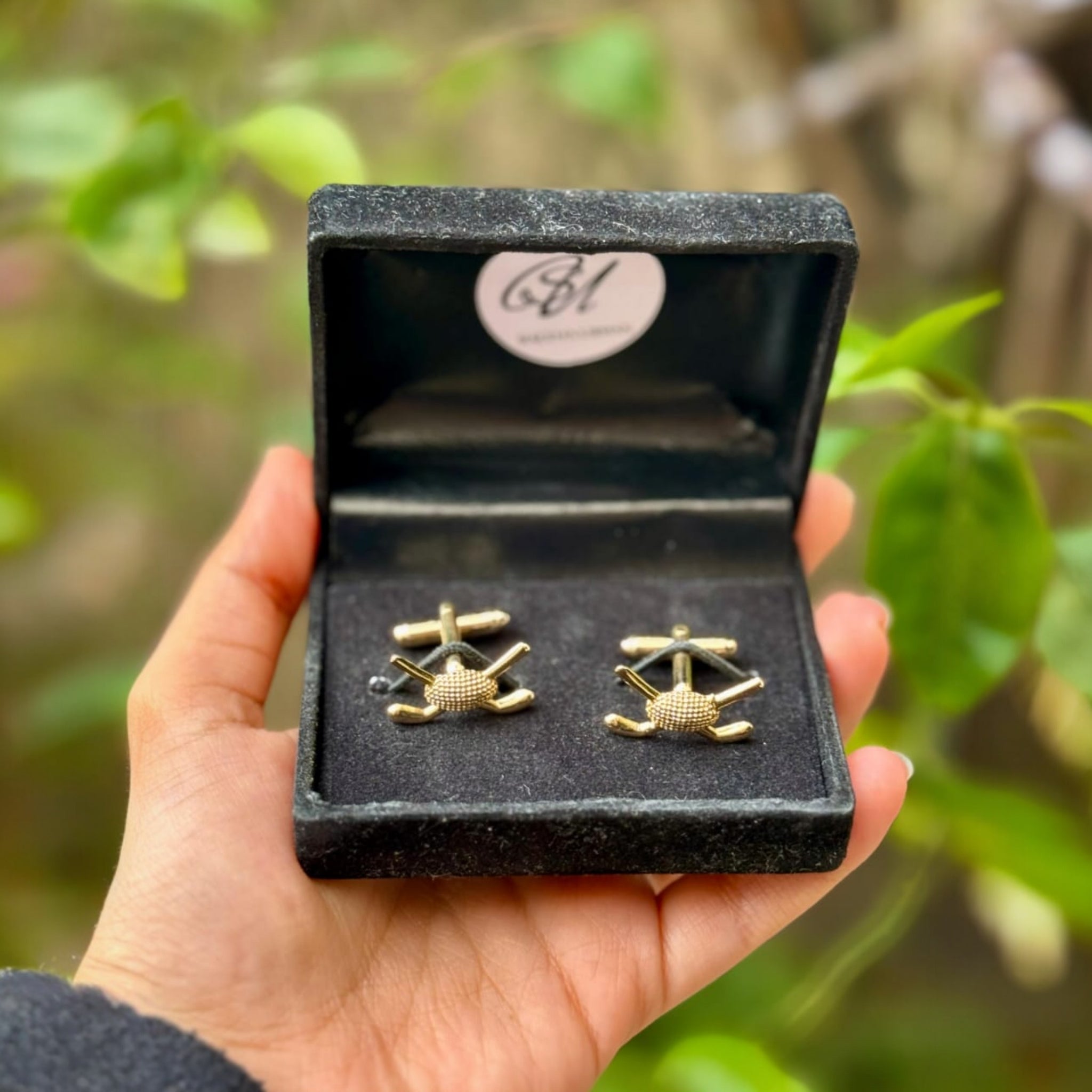 Elegant Golf Precision Cufflinks in Silver and Gold from SU Jewelry

